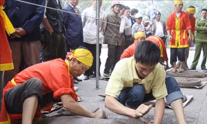 Độc đáo trò chơi dân gian pháo đất