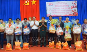 Lực lượng vũ trang chung tay chăm lo Tết cho học sinh, người có hoàn cảnh khó khăn