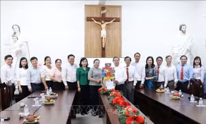 Cần Thơ: Thăm, chúc mừng các cơ sở tôn giáo dịp Giáng sinh 2025