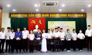 Giúp học sinh, sinh viên nghèo viết tiếp ước mơ