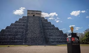World Cup 2026: Mexico giới thiệu cúp vàng tại kỳ quan Chichén Itzá 