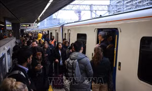 Anh: Hệ thống tàu điện ngầm London tê liệt do mất điện