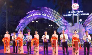 Lễ kỷ niệm 325 năm thành lập thành phố Sài Gòn - Thành phố Hồ Chí Minh