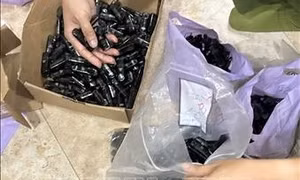 Khởi tố các đối tượng mua bán thuốc lá điện tử chứa ma túy