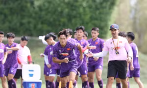 VCK U23 châu Á 2024: Đội tuyển Việt Nam rèn binh dưới trời nắng gắt