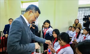 Chăm lo đời sống công nhân, người lao động có hoàn cảnh khó khăn