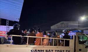 Tạm giữ nhiều đối tượng tổ chức, sử dụng ma túy trong quán karaoke 'chui'