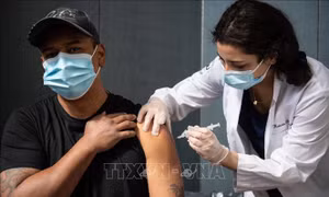 Nghiên cứu tái khẳng định vaccine mRNA ngừa COVID-19 gây tác dụng phụ không nghiêm trọng