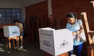 Peru: Mở lại một số điểm bỏ phiếu do sự cố hậu cần