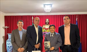 Thành phố Rio de Janeiro mong muốn tăng cường quan hệ hợp tác thể thao và du lịch với Việt Nam