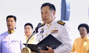 Chính phủ liên minh mới của Thái Lan tuyên thệ nhậm chức