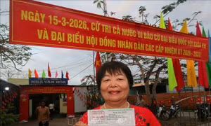 Cử tri thành phố Cần Thơ nô nức thực hiện quyền công dân