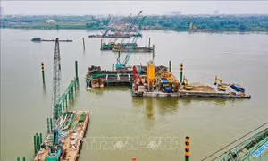 Tăng tốc 7 cầu vượt sông Hồng, nhiều dự án đạt trên 70% khối lượng thi công