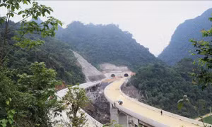 Siết chặt kiểm soát người và phương tiện vào công trường cao tốc Đồng Đăng - Trà Lĩnh