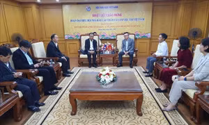 Thắt chặt quan hệ hợp tác báo chí Việt - Lào
