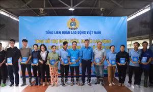 Hỗ trợ người có hoàn cảnh khó khăn, bị ảnh hưởng thiên tai