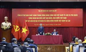Tổng Bí thư Tô Lâm gặp gỡ cán bộ Đại sứ quán và cộng đồng người Việt Nam tại Lào