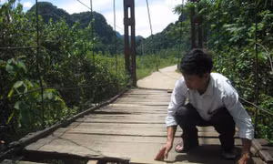 Nguy cơ gây mất an toàn giao thông từ các công trình cầu treo dân sinh