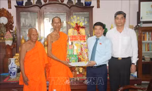 Chúc Tết cổ truyền Chôl Chnam Thmây tới đồng bào Khmer Trà Vinh