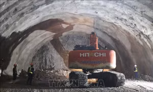Thông hầm số 2 xuyên núi trên cao tốc Quảng Ngãi - Hoài Nhơn