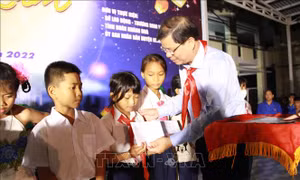 Đêm hội trăng rằm cho trẻ em miền núi ở Khánh Hòa