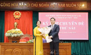 Bà Huỳnh Thị Chiến Hòa được bầu giữ chức Chủ tịch HĐND tỉnh Đắk Lắk, khóa X
