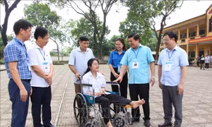 Thi tốt nghiệp THPT 2024: Kịp thời hỗ trợ thí sinh bị tai nạn, đau ốm 