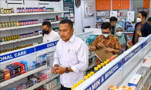 Indonesia tiếp tục thu hồi giấy phép của các hãng dược sản xuất thuốc dạng siro
