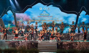 Lào Cai: Khai mạc Festival Cao nguyên trắng Bắc Hà 2024 'Nghiêng say mùa xuân'