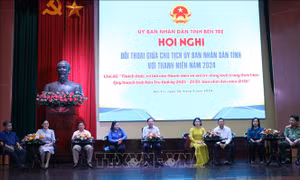 Chủ tịch Ủy ban nhân dân tỉnh Bến Tre đối thoại với thanh niên