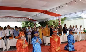 Dâng hương tưởng niệm Thánh Nguyên Hoàng đế Hồ Quý Ly