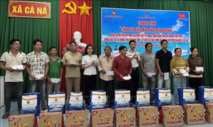 Bộ Tư lệnh Vùng Cảnh sát biển 3 đồng hành hỗ trợ ngư dân xã Cà Ná vươn khơi bám biển