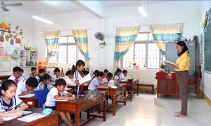 Cơ cấu, số lượng, chế độ đối với hiệu trưởng, hiệu phó khi sắp xếp cơ sở giáo dục