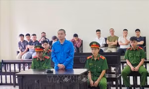 Tuyên phạt 20 năm tù đối tượng mua ma túy đem về Việt Nam sau khi thắng bạc