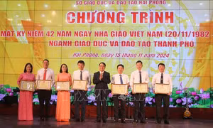 Tuyên dương những gương mặt xuất sắc trong sự nghiệp giáo dục