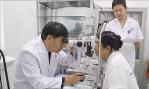 Mang lại ánh sáng cho bệnh nhân khó khăn bị đục thủy tinh thể ở Điện Biên