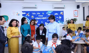 Phu nhân Tổng thống Mông Cổ thăm Trường Tiểu học Chu Văn An (Hà Nội)