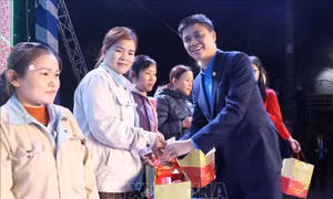 Mang Tết đến sớm với người lao động