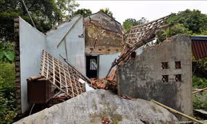 Quảng Ninh: 14 ngôi nhà bị sập, xé tường bên công trình khai thác đất sét, doanh nghiệp đùn đẩy trách nhiệm