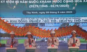 Khởi công dự án hạ tầng hơn 170 ha Khu công nghiệp Thủ Thừa