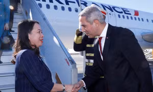 Phó Chủ tịch nước đến Tunisia, bắt đầu chuyến tham dự Hội nghị cấp cao Pháp ngữ