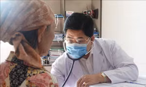 Khám bệnh miễn phí cho người dân miền núi khó khăn