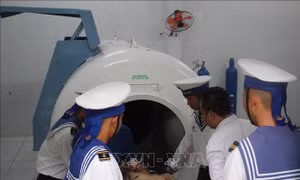 Kịp thời cấp cứu ngư dân bị giảm áp ở Trường Sa