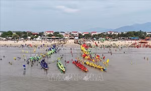 Sôi động lễ hội đua thuyền tại Quảng Bình