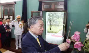 Chủ tịch nước Tô Lâm dâng hương tưởng niệm Chủ tịch Hồ Chí Minh tại Nhà 67