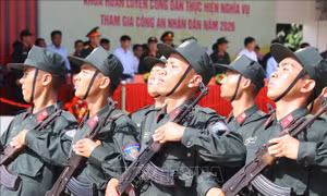 Chiến sĩ mới khắc phục khó khăn, hoàn thành chương trình huấn luyện
