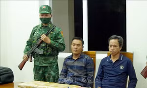 Bắt giữ hai người Lào vận chuyển 36.000 viên ma túy tổng hợp