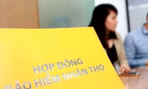 Khách hàng tố 'bị biến' tiền gửi tiết kiệm thành mua bảo hiểm