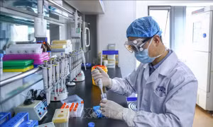 Trung Quốc thử nghiệm lâm sàng thuốc điều trị COVID-19