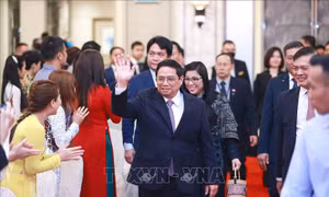 Thủ tướng Phạm Minh Chính gặp gỡ cộng đồng người Việt Nam tại Singapore